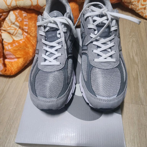 뉴발란스990v4그레이270 1회착용