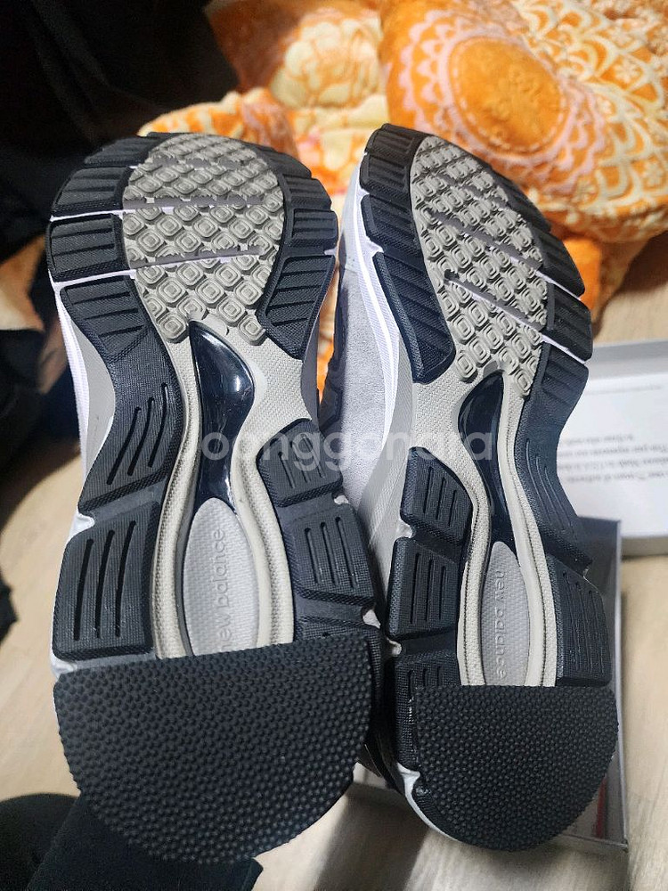 뉴발란스990v4그레이270 1회착용--4