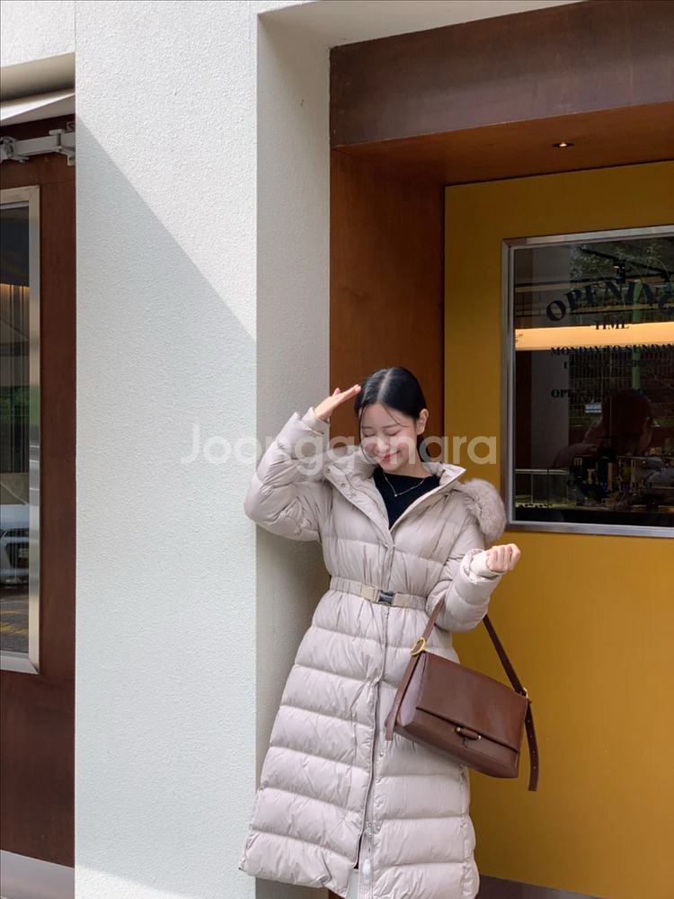 (새상품) 라이트미 진주알 넉넉 롱패딩 블랙 사가폭스퍼--1