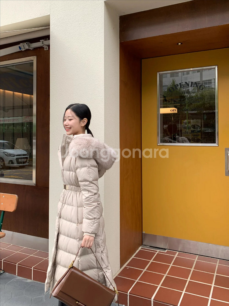 (새상품) 라이트미 진주알 넉넉 롱패딩 블랙 사가폭스퍼--2
