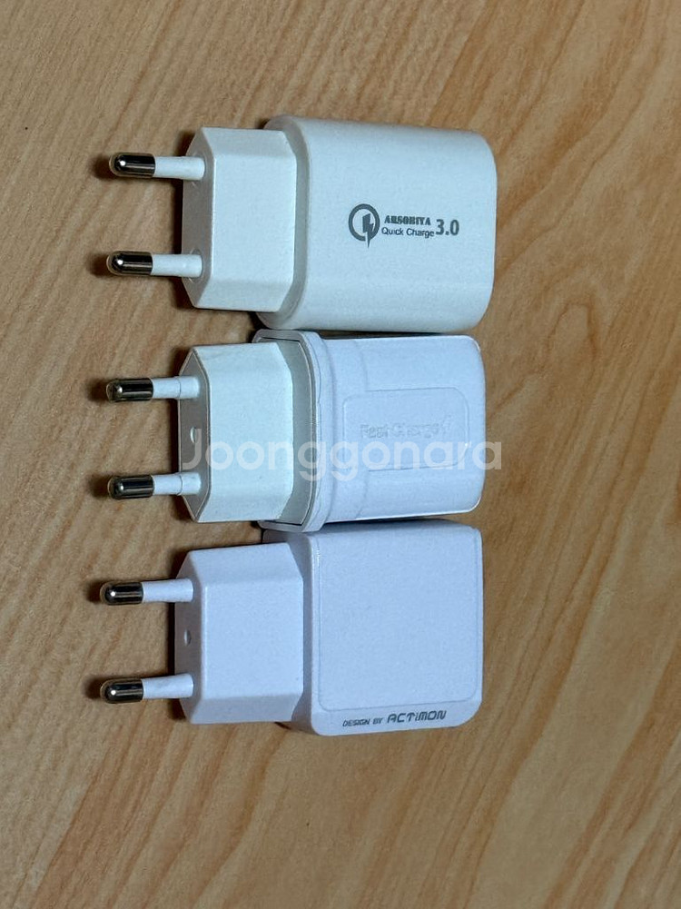 ACTIMON 외 흰색 충전기 3개--0