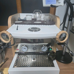 엘로치오 자르r 화이트 판매합니다.(페사도 악세서리들 포함)