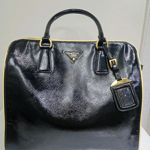 프라다 사피아노 가죽 블랙