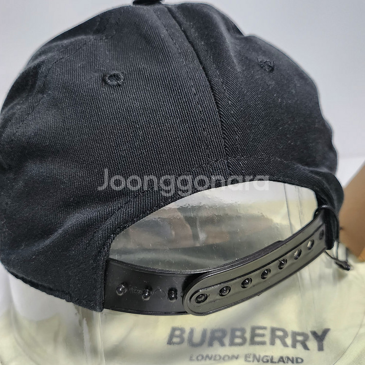 M 버버리 블랙 자수 로고 볼캡 모자 8010635--2