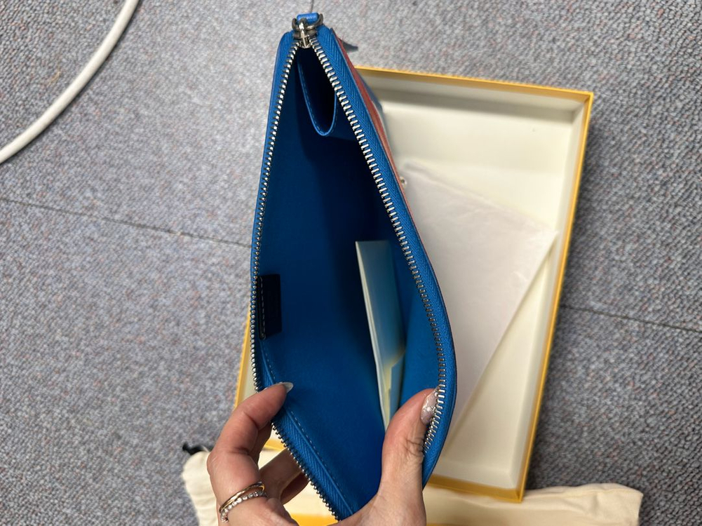 정품 펜디 몬스터 클러치 가방 전시품급 보증서유 박스--4