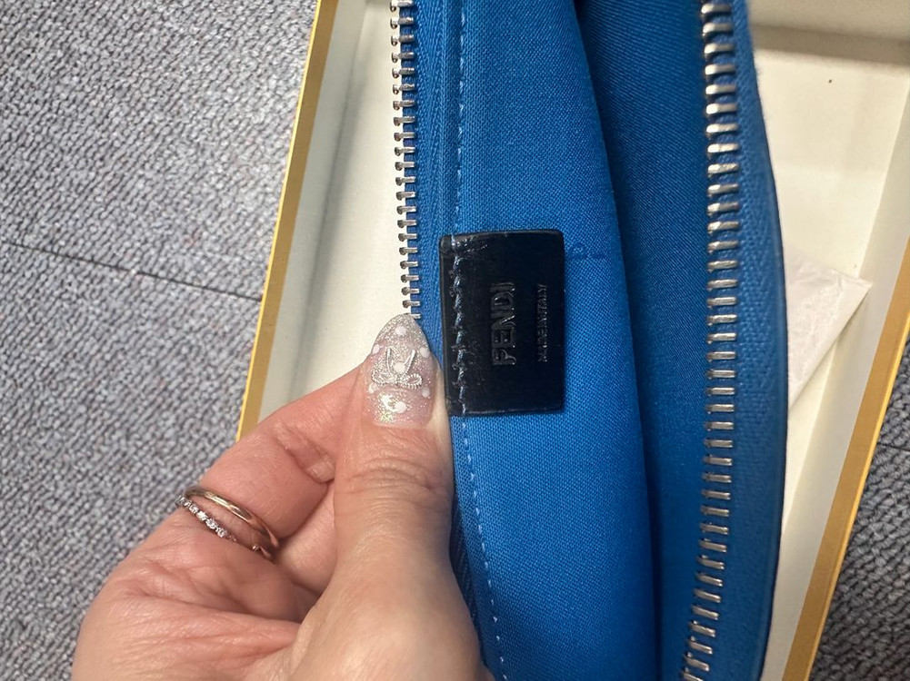 정품 펜디 몬스터 클러치 가방 전시품급 보증서유 박스--5