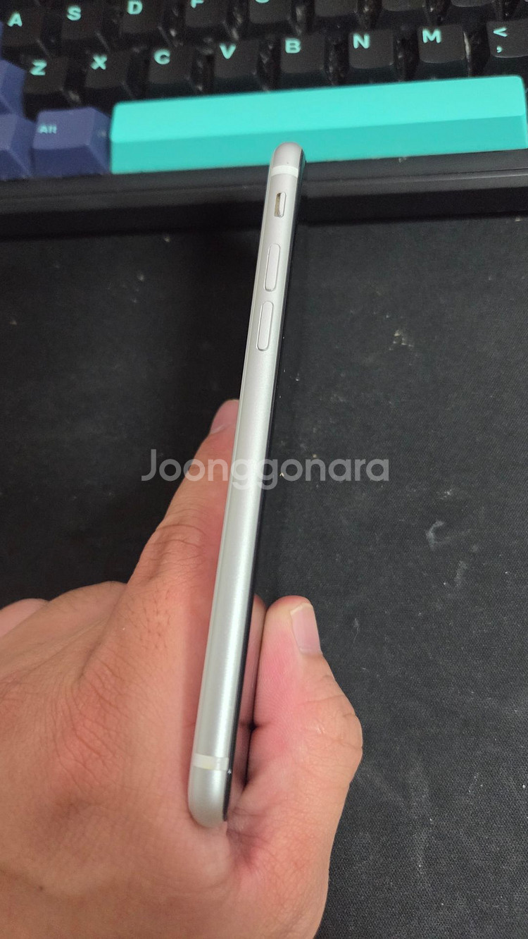 아이폰 SE 2세대 64GB 화이트 외관 A급--6