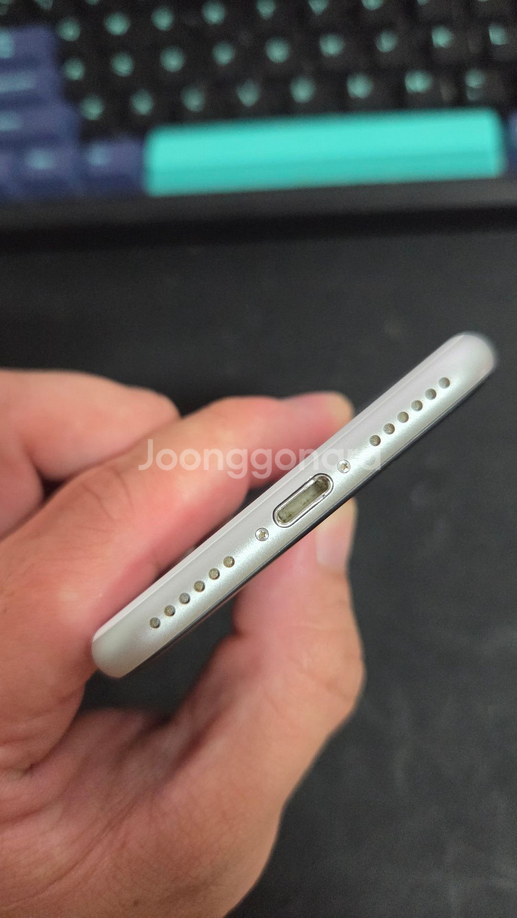 아이폰 SE 2세대 64GB 화이트 외관 A급--3