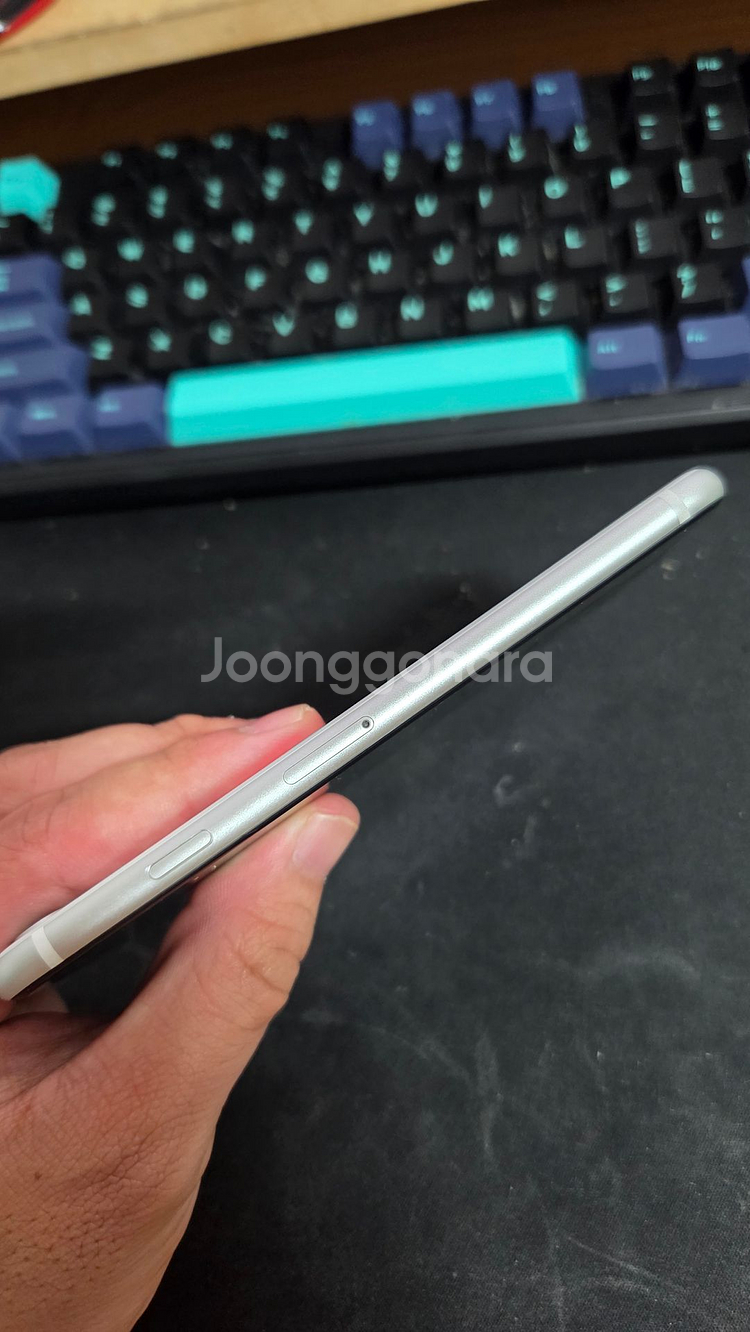 아이폰 SE 2세대 64GB 화이트 외관 A급--5