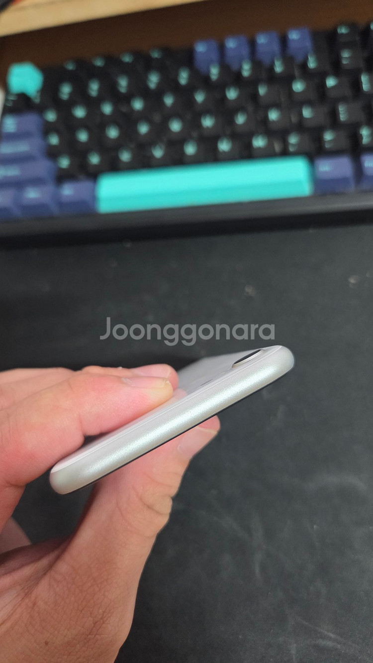 아이폰 SE 2세대 64GB 화이트 외관 A급--4