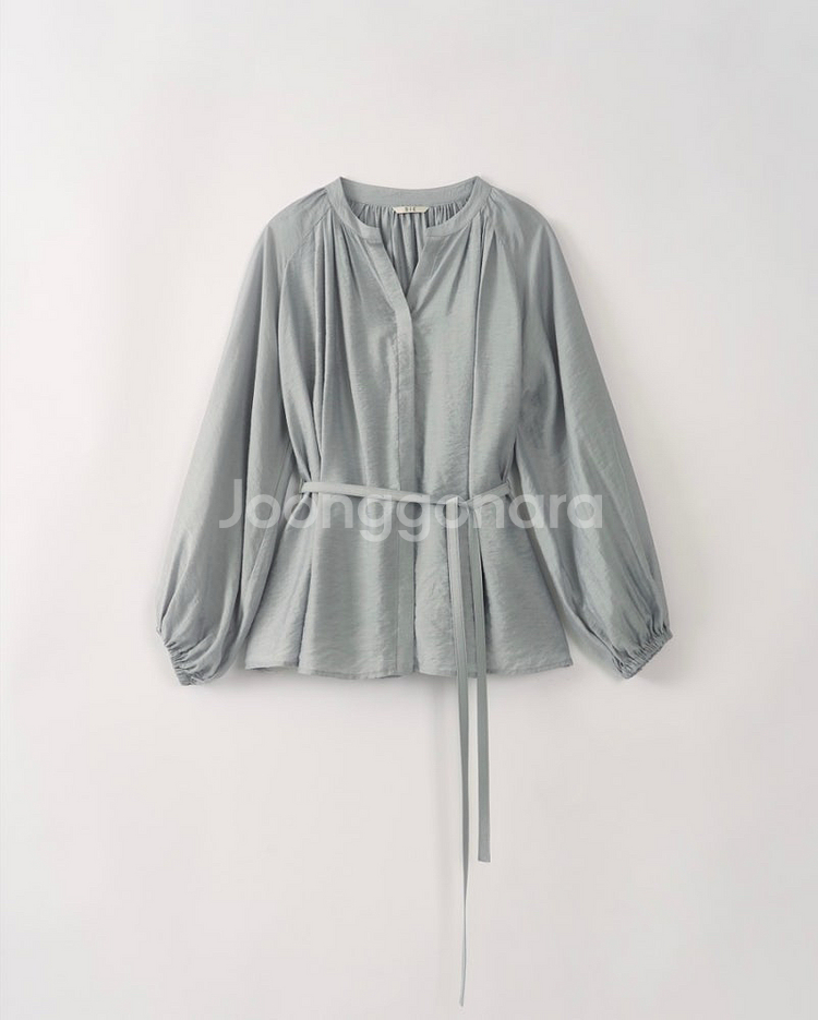 [새상품] 시에 sie 아일리 셔링 블라우스 페일블루--0