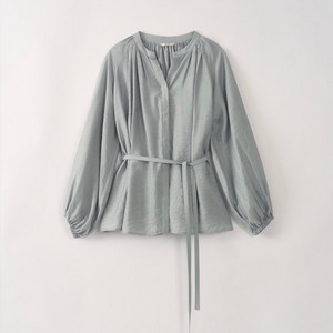 [새상품] 시에 sie 아일리 셔링 블라우스 페일블루