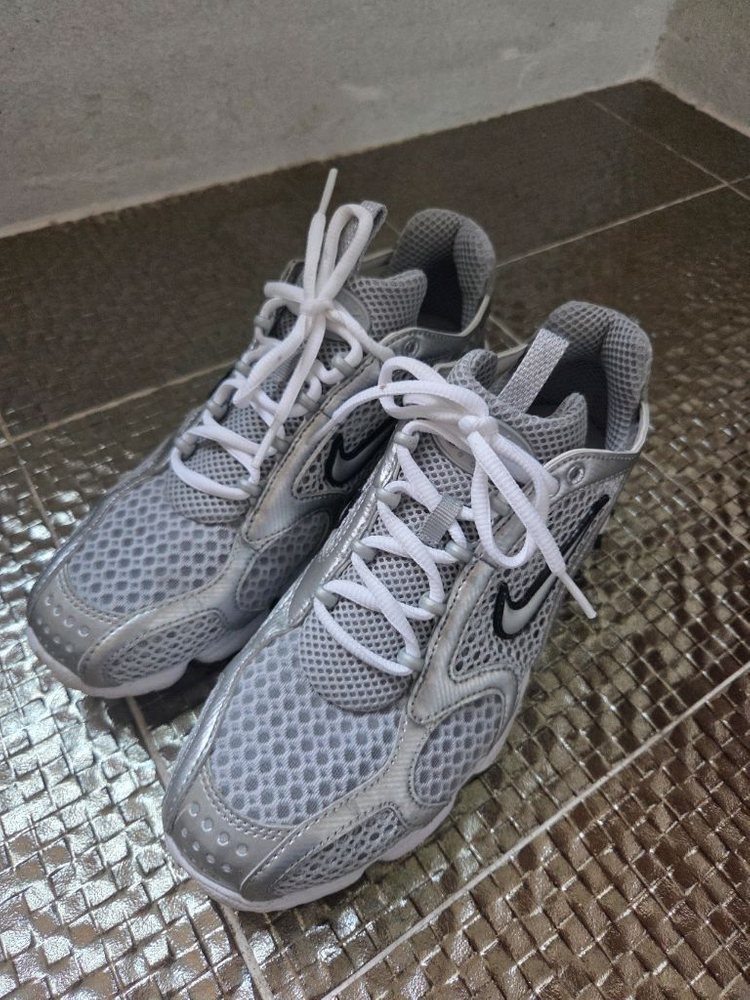 나이키 스피리돈 운동화 이미지