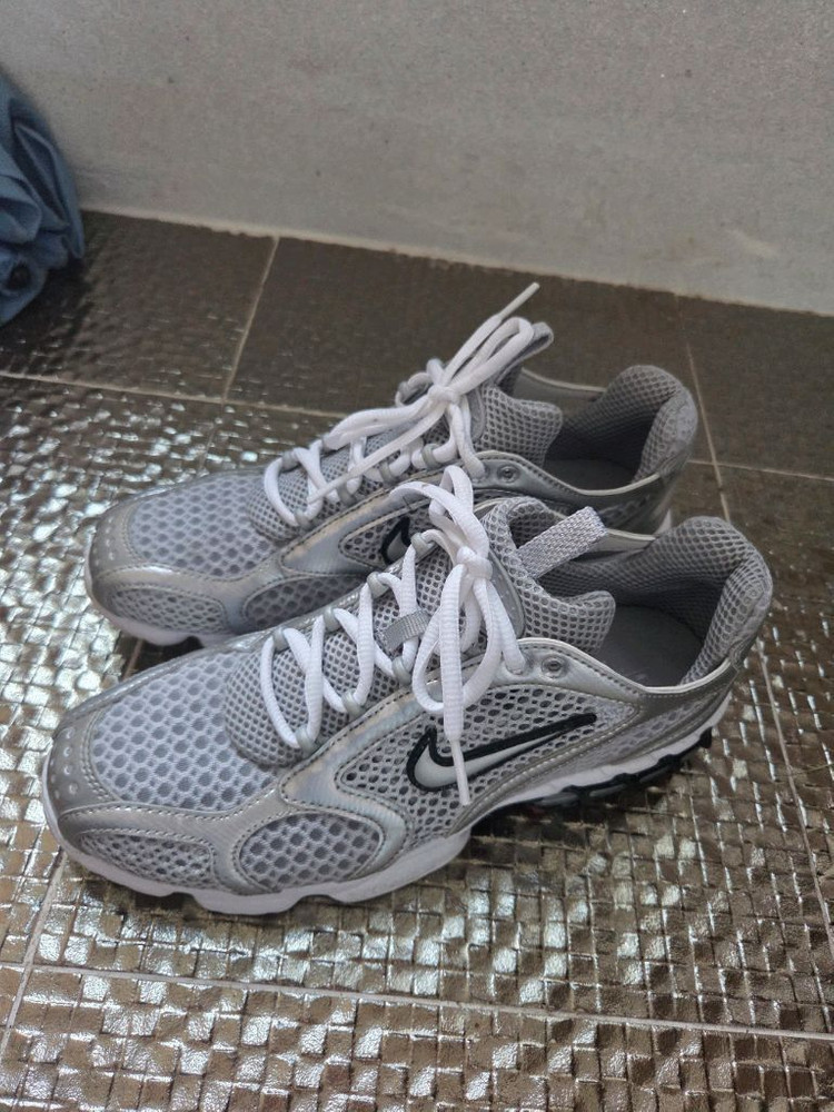 나이키 스피리돈 운동화 이미지