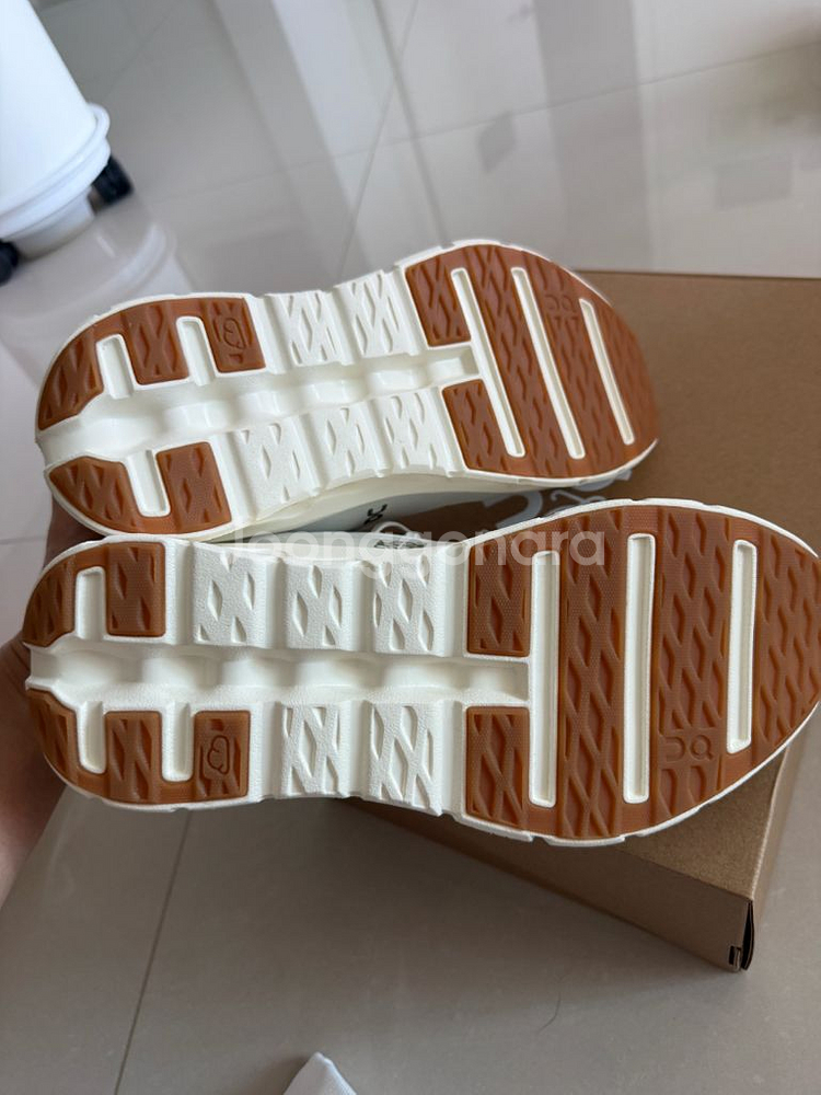 로에베X온 클라우드 틸트 41사이즈--2