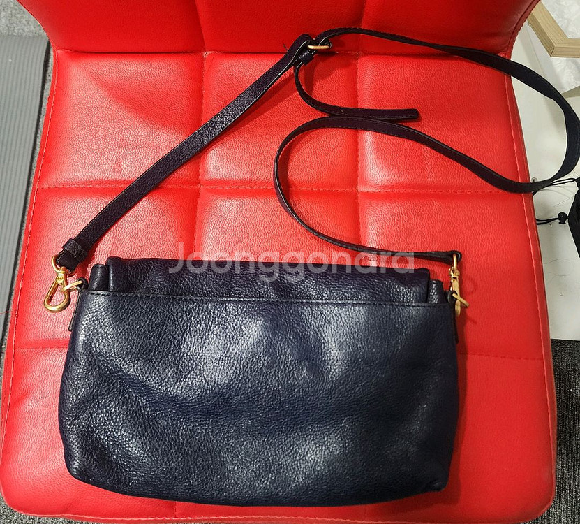 빈폴 크로스백 네이비 가죽-정품--1