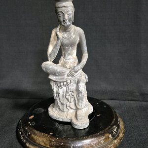 주석 반가사유상. 불상.