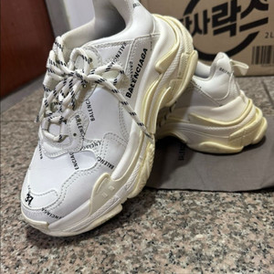 발렌시아가 트리플S 스니커즈 37