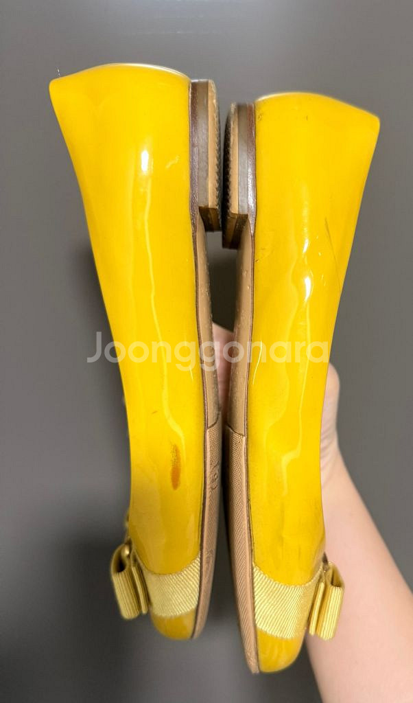 페라가모 플랫슈즈 36.5--5