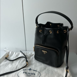 프라다 가죽 버킷백
