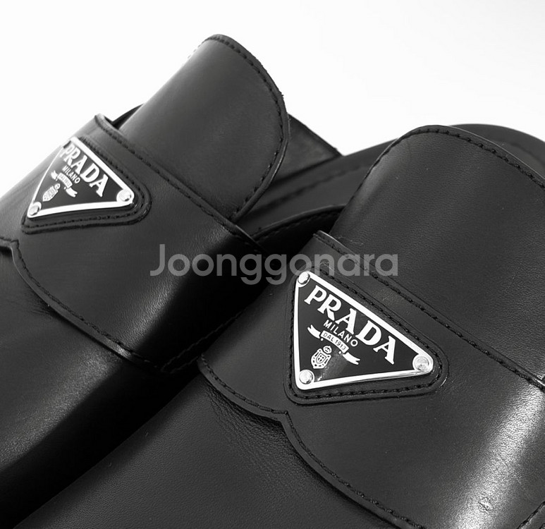 [7] 프라다 삼각로고 레더 스터드 클로그 뮬 슬라이드--8