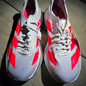 아디다스 프로 4 (JR6372) 에키덴 270 팝니다