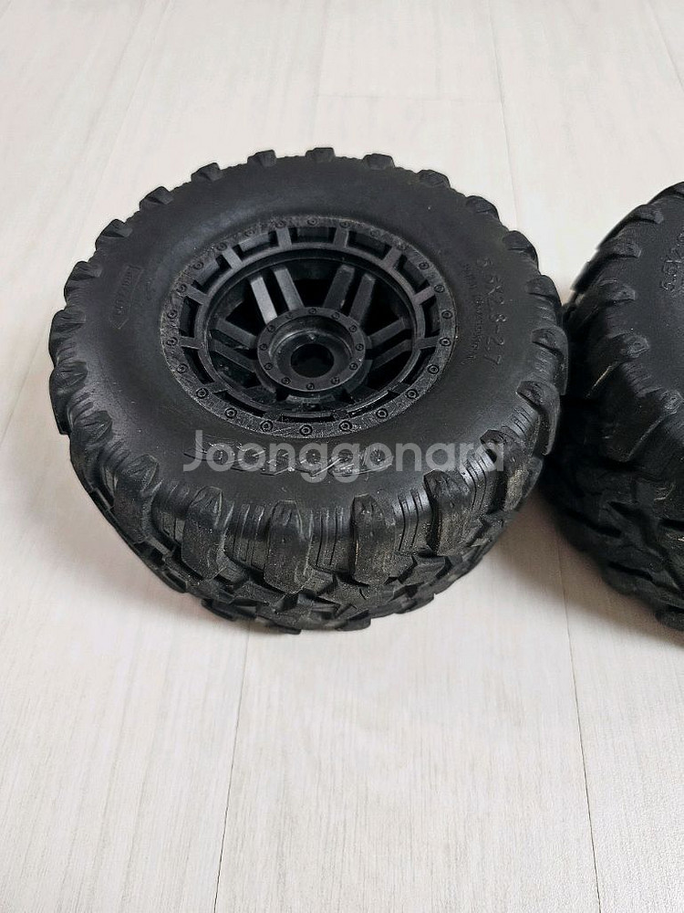 RC 트랙사스 맥스(maxx) 1/10 V1 타이어--2