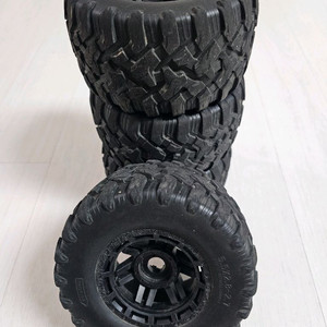 RC 트랙사스 맥스(maxx) V1 타이어