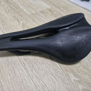 셀레 이탈리아 슈퍼플로우 부스트 145사이즈 자전거 안