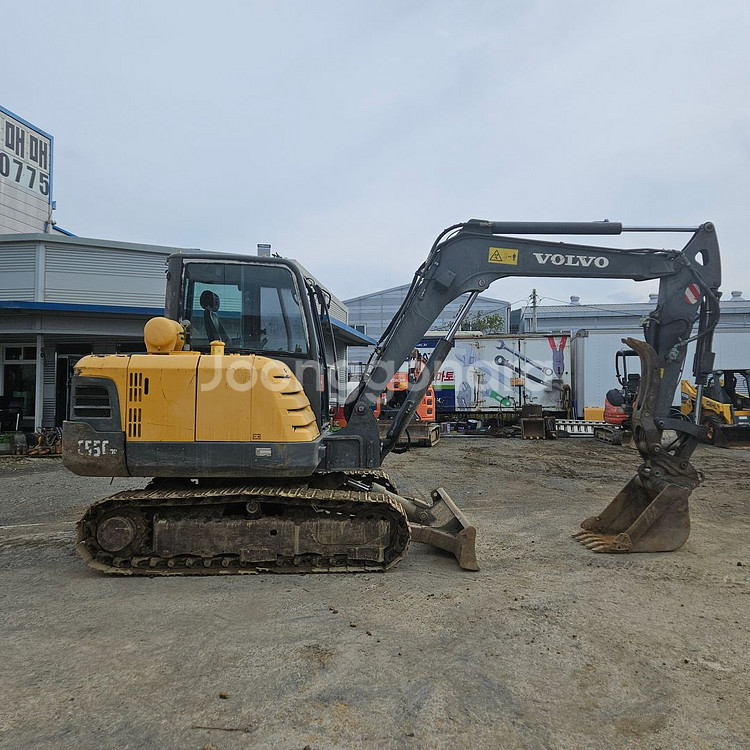 볼보 02 중고굴삭기 EC55C 풀셋 2014년식 판매--2
