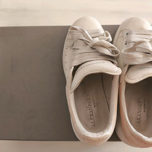 알렉산더맥퀸 오버솔 스니커즈 35 1/2 판매