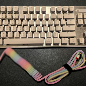 로캣 벌칸 텐키리스 프로 화이트 색상 판매합니다.