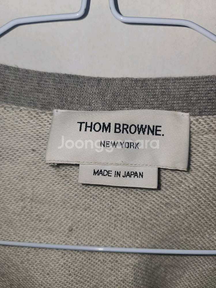 (4사이즈) 톰브라운 사선완장 브이넥 코튼 가디건--3