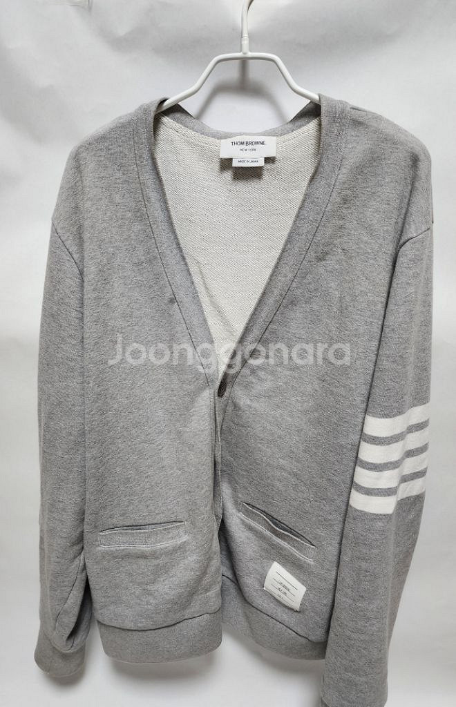 (4사이즈) 톰브라운 사선완장 브이넥 코튼 가디건--0