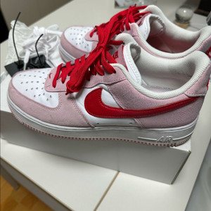 나이키 에어포스1 발렌타인 270