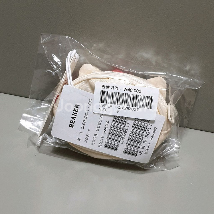 바쿠 산리오 헬로키티 참 키링--1