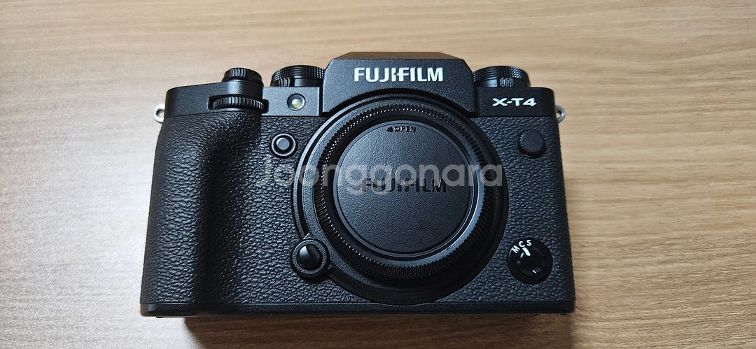 후지 x-t4블랙, xt4 정품배터리 총 3개, 충전기--0