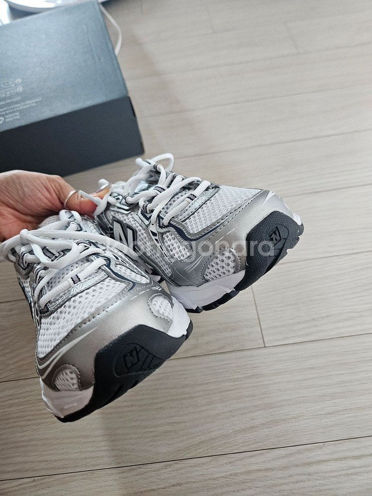 뉴발란스 740 화이트/네이비 240 새상품--0