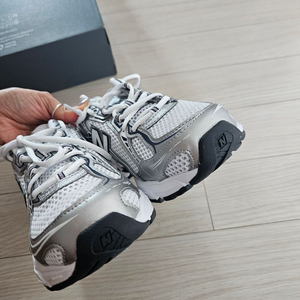 뉴발란스 740 화이트/네이비 240 새상품