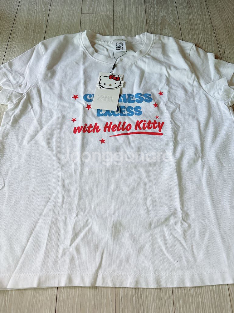 자라 헬로키티 워싱 이펙트 반팔티셔츠 S사이즈 팝니다--1