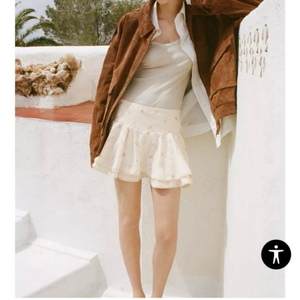 새상품)자라 자수 플라워 미니 스커트 M사이즈 팝니다