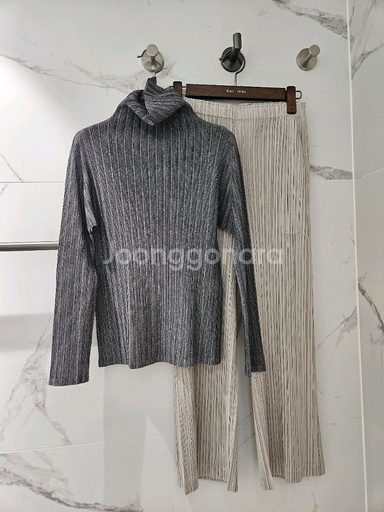 플리츠플리즈 이세이미야케미 립플리츠 베이직하이넥--1