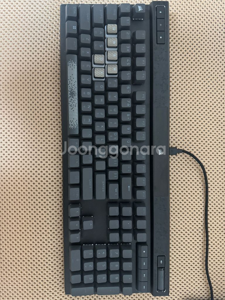 커세어 K70 MAX 키보드 팝니다(키캡포함)--1