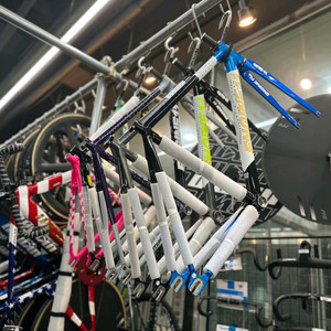 엔진11 프레임 진열상품 싸게 판매합니다