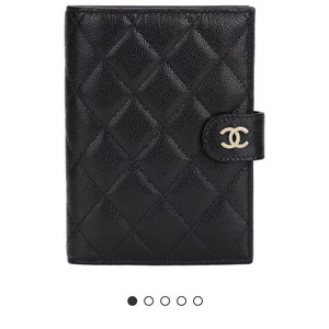 샤넬 클래식 지갑 여권 겸용