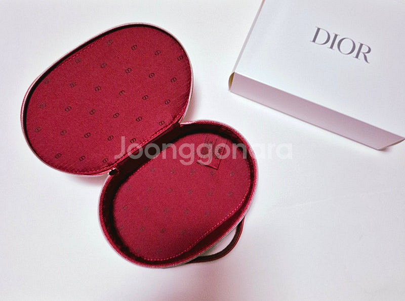 디올 뷰티 레드 에나멜 핸들 파우치--1