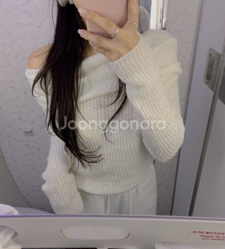 리즈 milk offshoulder knit--0