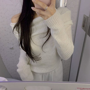 리즈 milk offshoulder knit