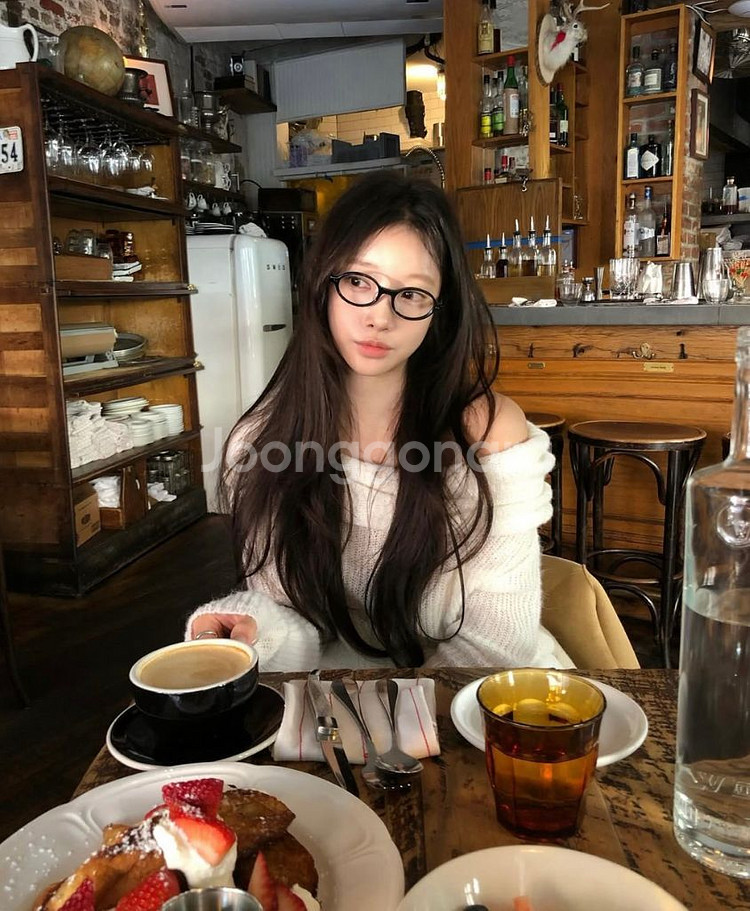 리즈 milk offshoulder knit--1