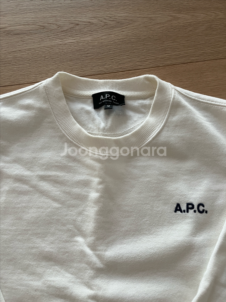 APC 아페쎄 여성 크롭 맨투맨 화이트--1